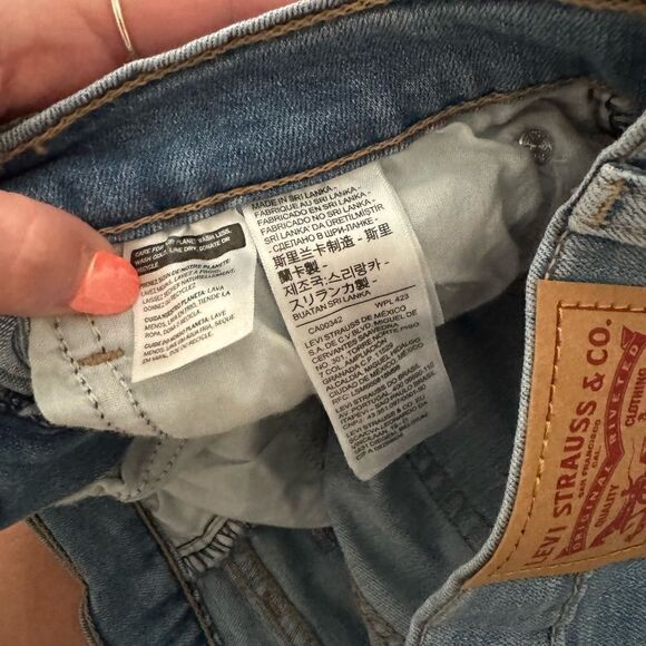 Women’s Levi High Rise Jean Shorts Sz 29 - Picture 4 of 4